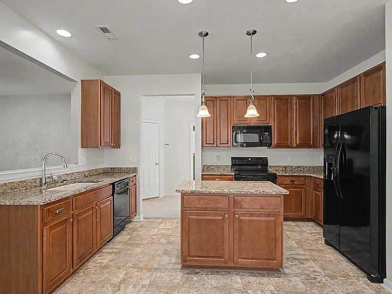 354 Canaan Cir — Photo 4