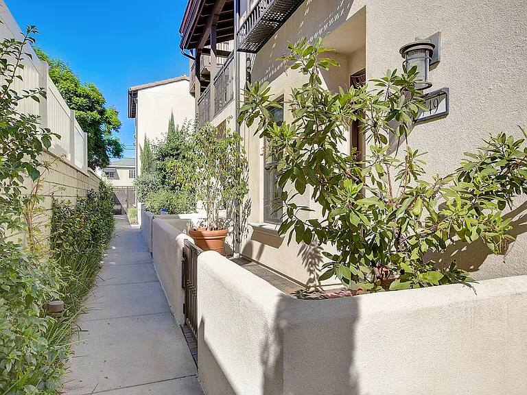 749 Talbot Ln — Photo 34