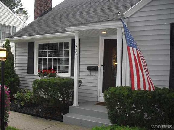 3rd image of 237 Southwood Dr