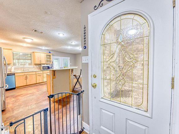 4th image of 110 Braeburn Dr