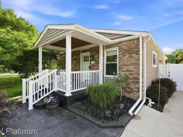 36776 Jefferson Ave, Harrison Township, MI 48045