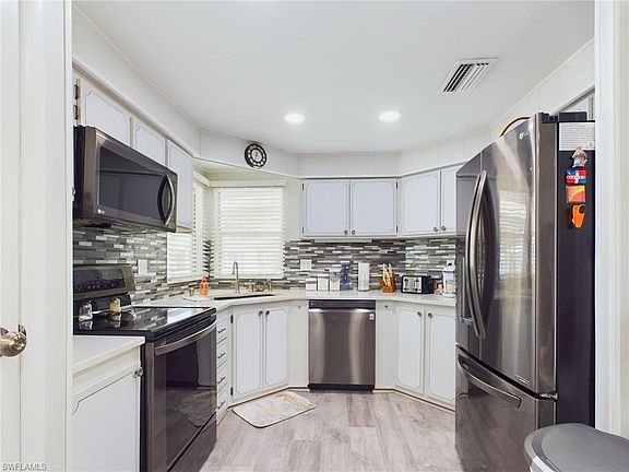 3rd image of 484 Nicklaus BLVD