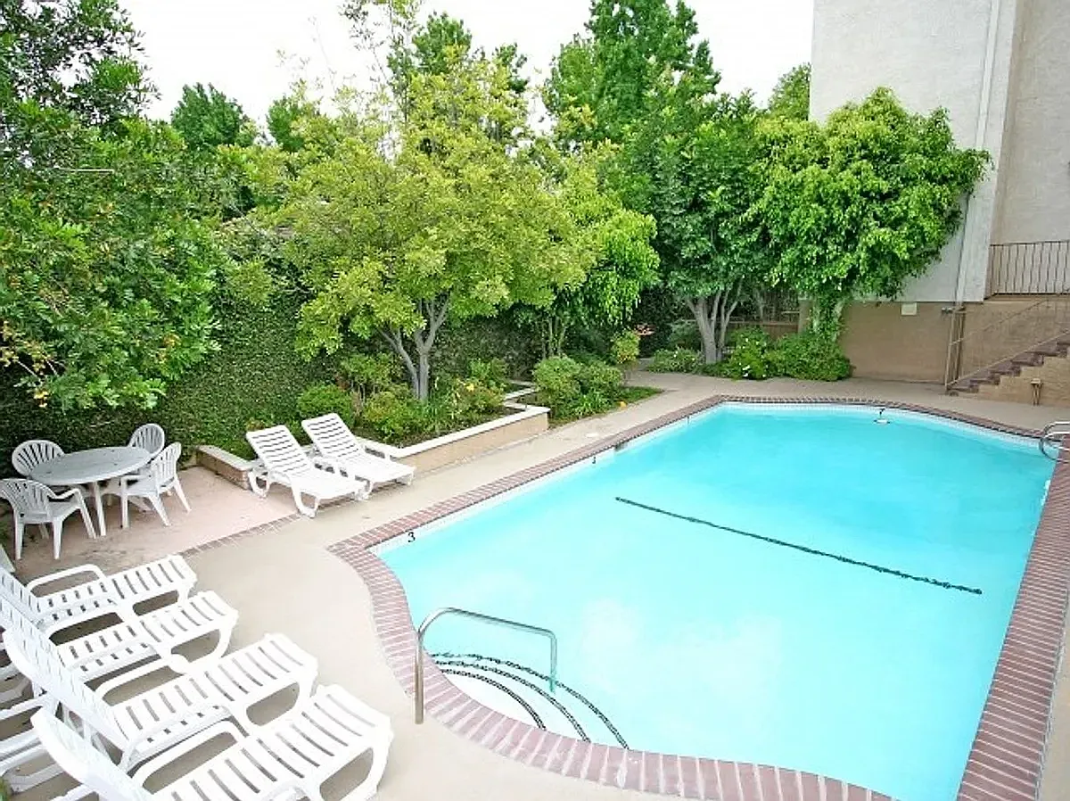 13141 Riverside Dr. — Photo 2