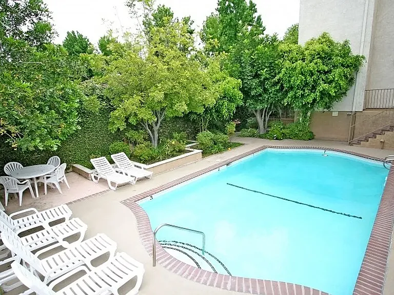 13141 Riverside Dr. — Photo 2