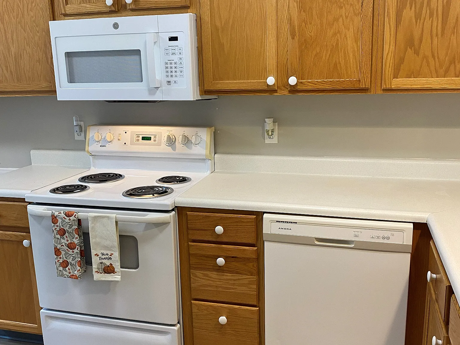 3 bed, 2.5 bath, $1,100 — Photo 4