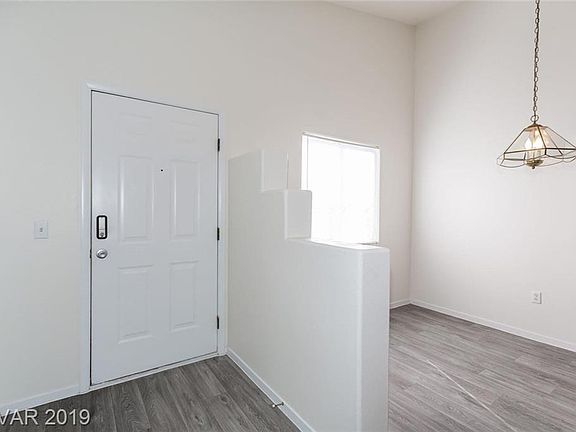 3rd image of 2110 N Los Feliz St #2092