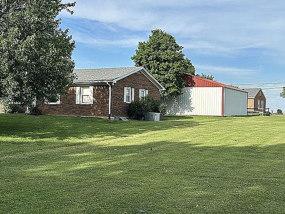 3rd image of 30 Eagle Run Rd