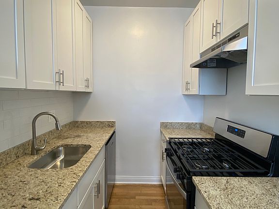 3rd image of 1303 Elmwood Ave APT 303