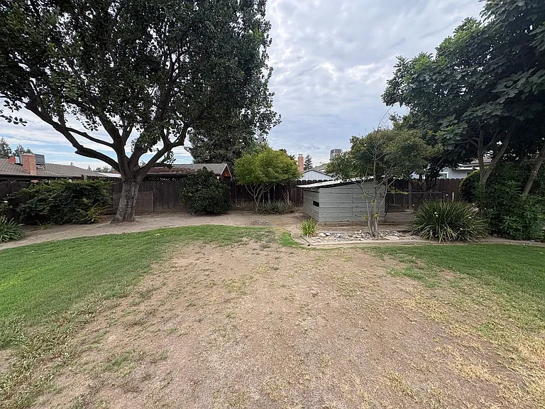 2232 E Paradise Ave — Photo 35