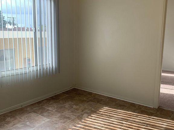 4th image of 515 E Valencia Ave #10