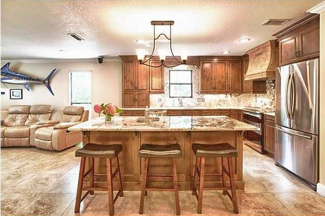 1st image of 11 Forest Hills Ln #11