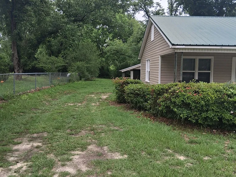 709 Sycamore St — Photo 2