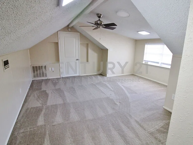 900 Valley Ridge Dr — Photo 17