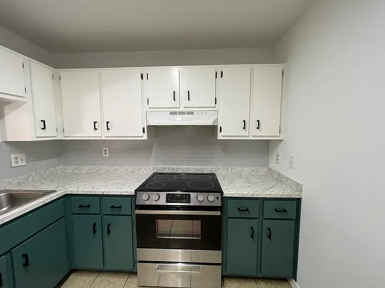 2701 NE 10th St #307 — Photo 2