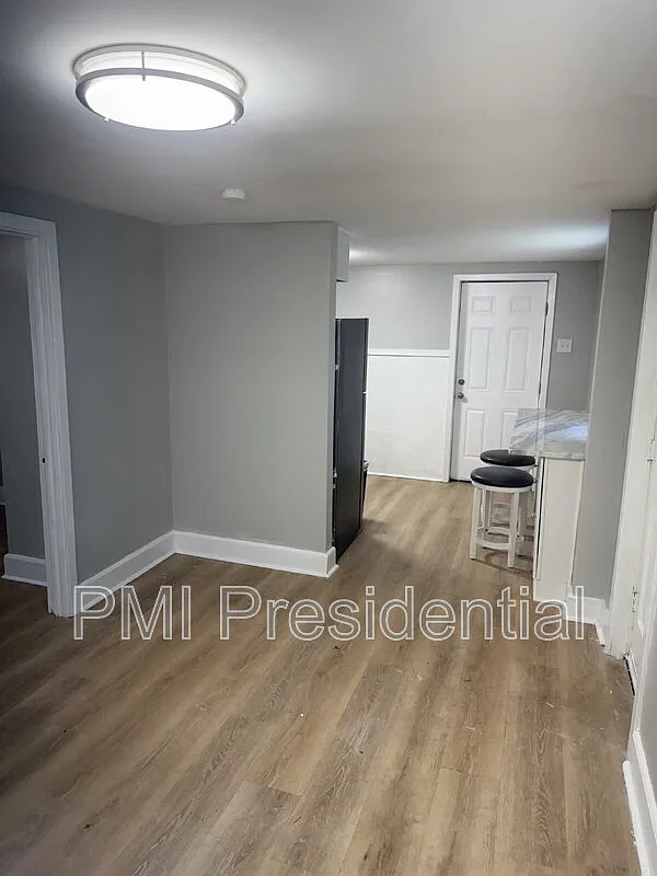 1 bed, 1.0 bath, 502 sqft, $1,300 — Photo 3