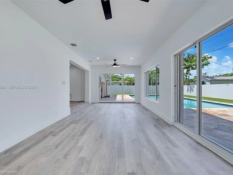 6250 SW 62nd Pl — Photo 11