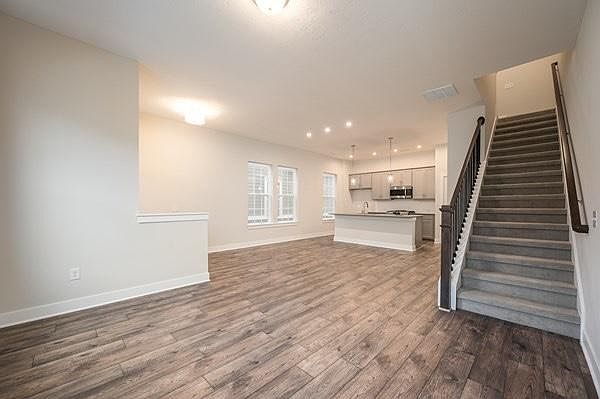 1st image of 541 Steinbeck Pl