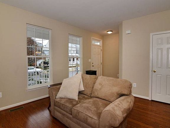 5th image of 321 Ebaugh Dr SE