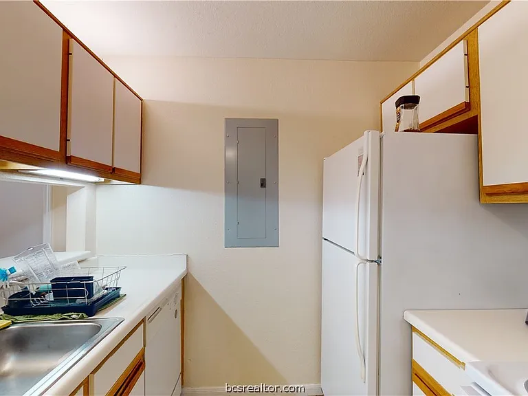529 Sw Pkwy #102 — Photo 7