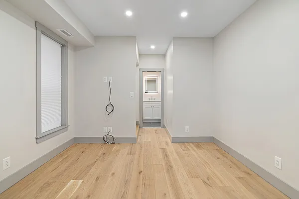 Rented by Compass | media 45