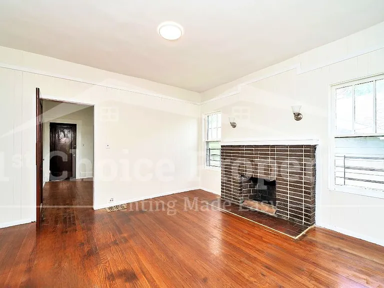 2321 22nd St W — Photo 6