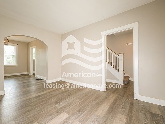852120_005_living_room_4.jpg
