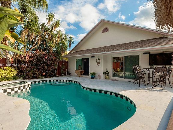 4th image of 9871 SW 58th Ct