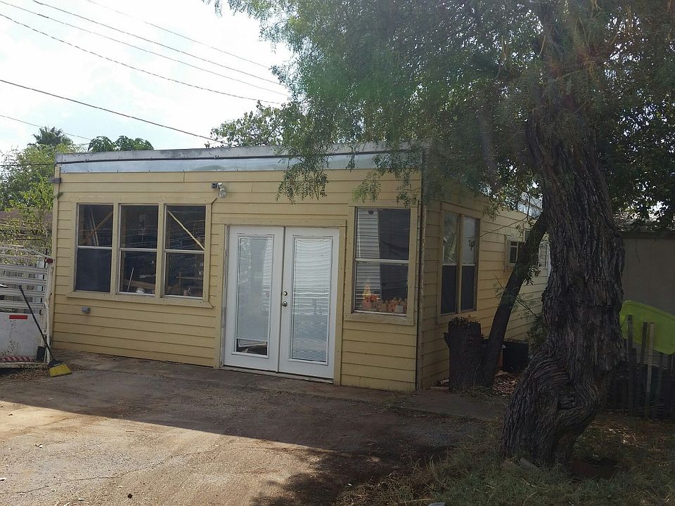 2nd image of 207 N Travis Ave