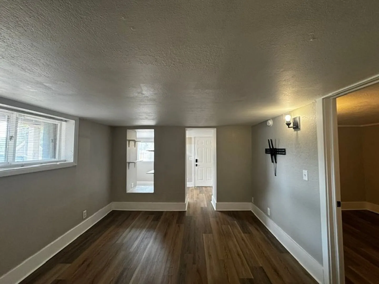 Cozy 1 Bd With Office Lower-Level Unit In A Great Westside Location! — Photo 4
