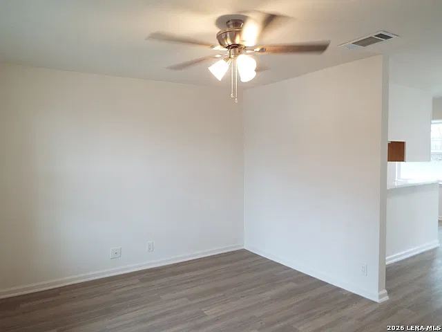 3 bed, 1.0 bath, 957 sqft, $1,400 — Photo 2