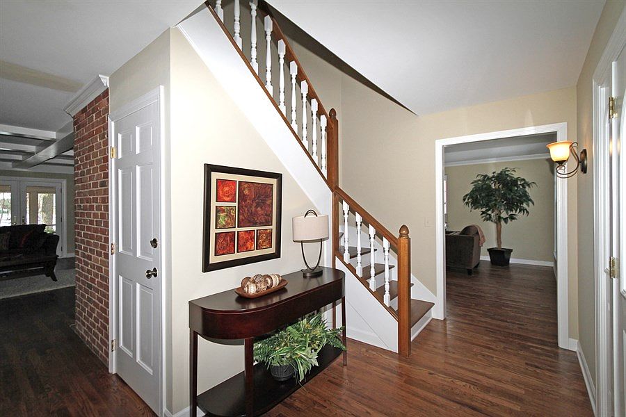 2nd image of 572 Windsor Ln