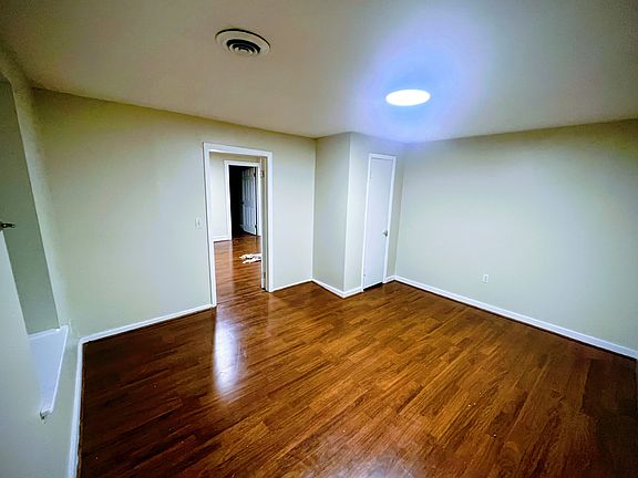 3rd image of 409 Penn St #6