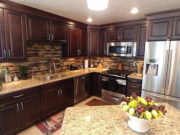 3rd image of 8071 Oak Meadow Ct