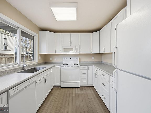 4th image of 12708 Valleywood Dr
