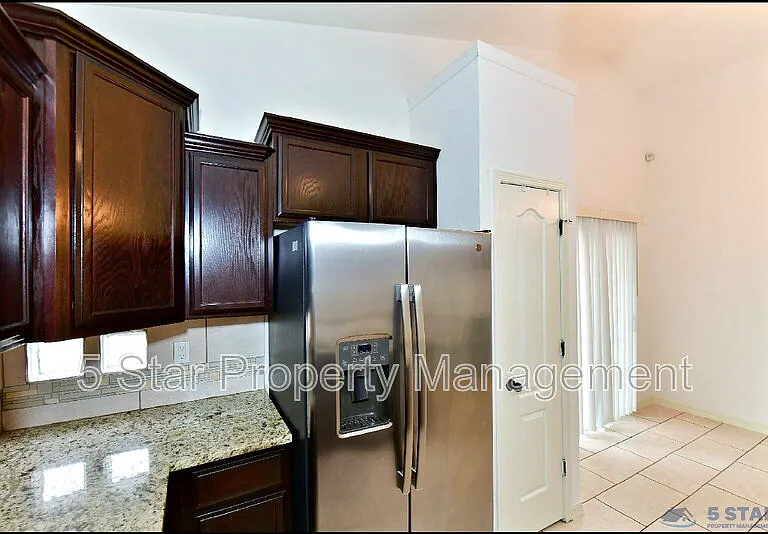 13136 Wellington Dr — Photo 17
