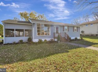 42 University Dr, Pennsville, NJ 08070