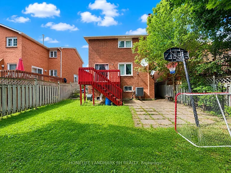 101 Pentland Cres — Photo 18