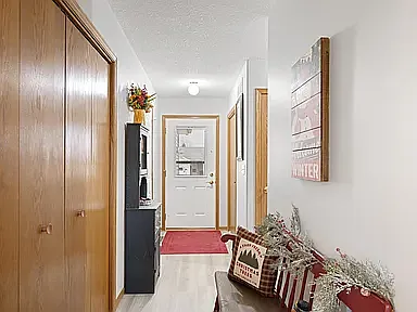 506 Larkspur Ln — Photo 6