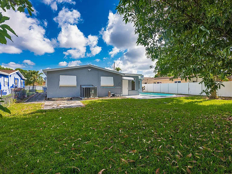 3400 NW 39th Ave — Photo 37