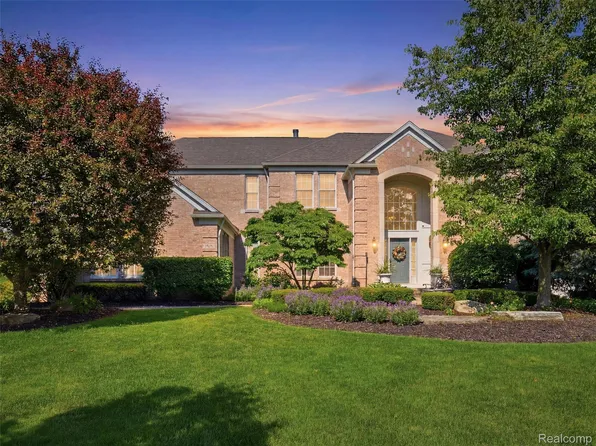 5631 Skye Ct, Rochester, MI 48306
