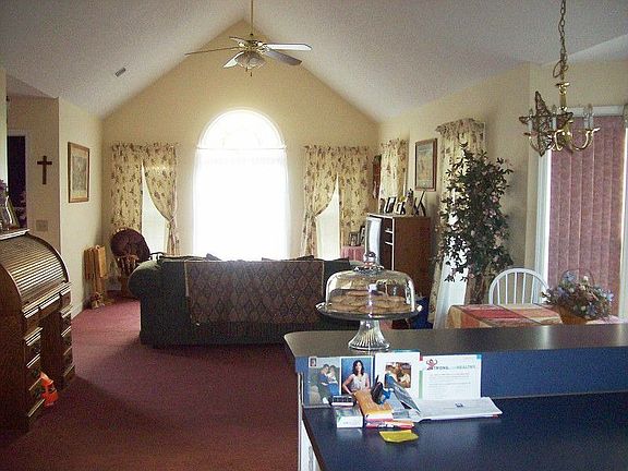 4th image of 1612 Fox Hollow Ct