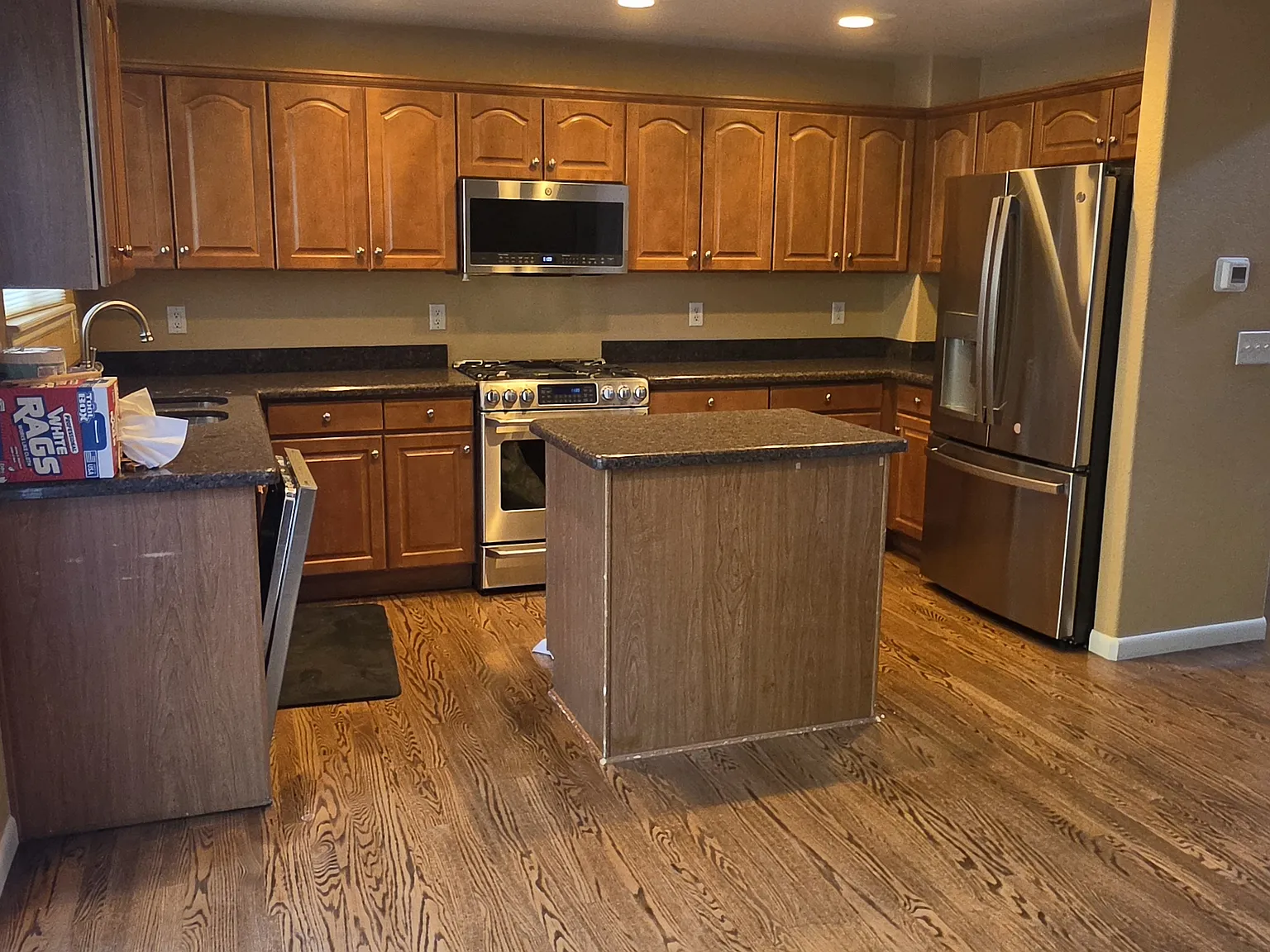 5 bed, 2.5 bath, 2350 sqft, $3,500 — Photo 4