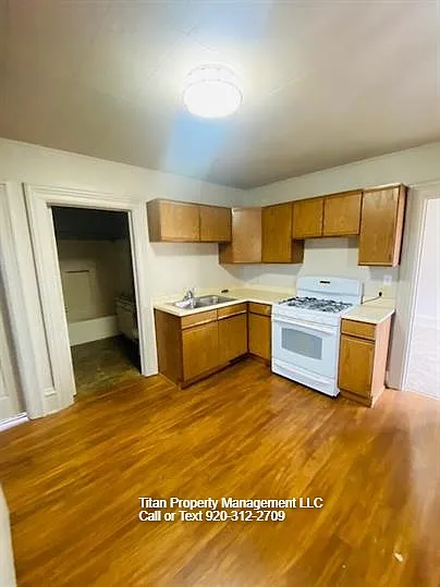527 Merritt Ave #2