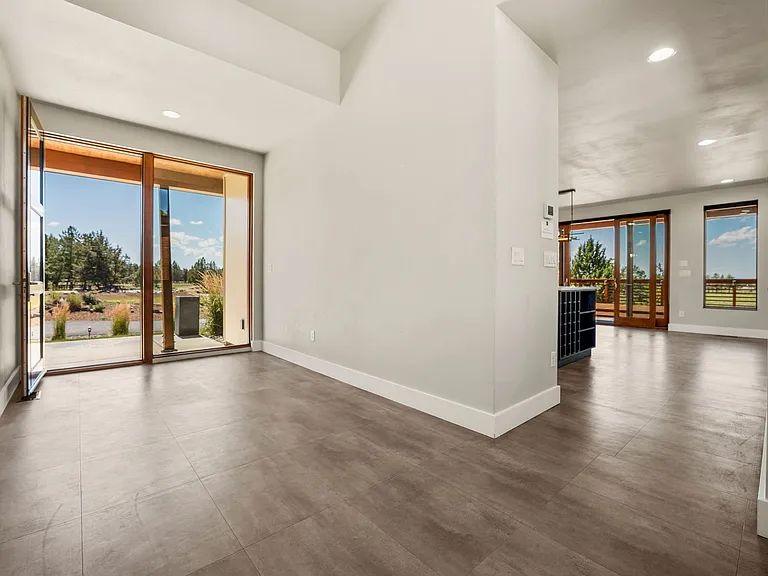 64144 Pioneer Loop — Photo 10