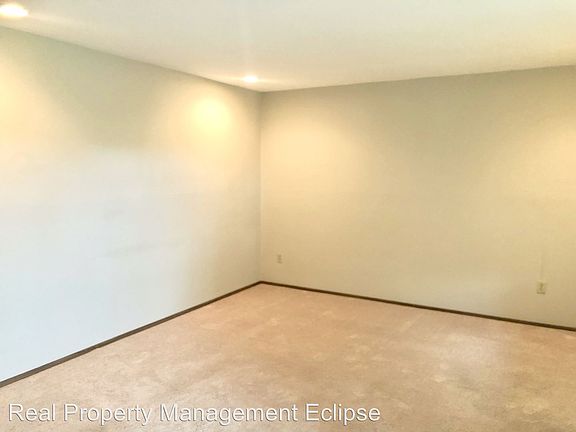 2nd image of 23507 Lakeview Dr #B
