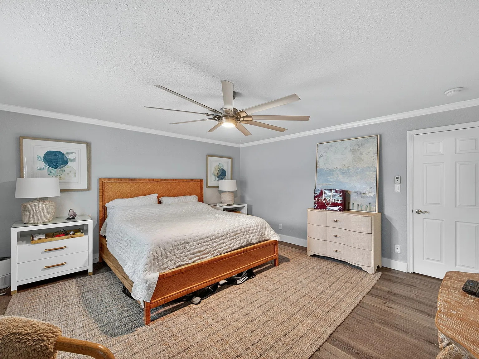 1 bed, 823 sqft, $2,200 — Photo 3