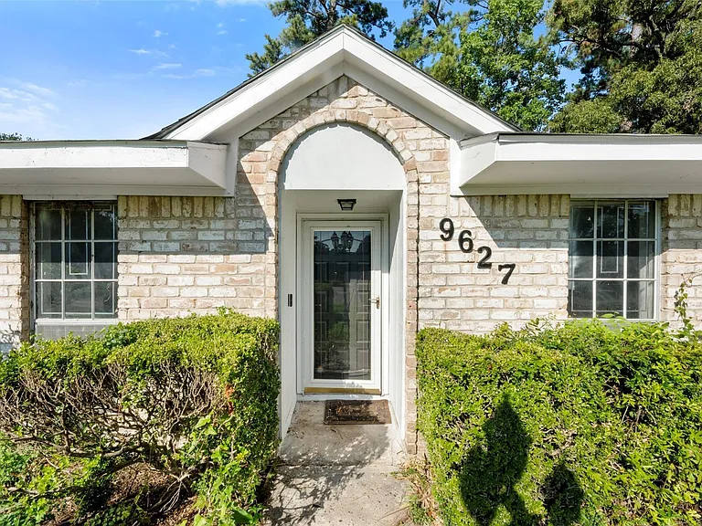 9627 N Glenwood Forest Dr — Photo 1