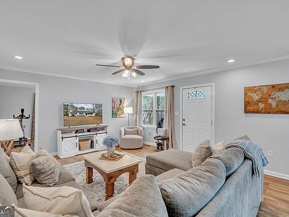 5th image of 480 Country Club Rd