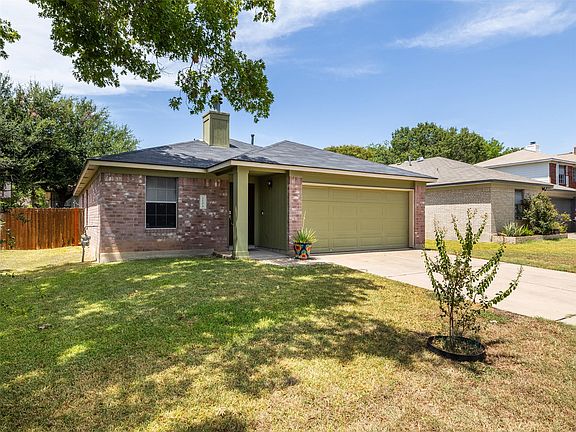 3rd image of 1104 Laurelleaf Dr