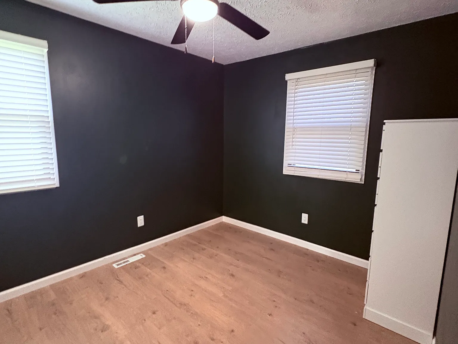 2 bed, 700 sqft, $1,300 — Photo 1